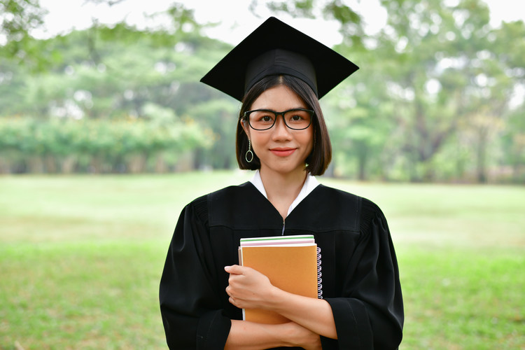 2025上海对外经贸大学(SUIBE)录取预测：近三年各省分数线趋势分析及报考建议