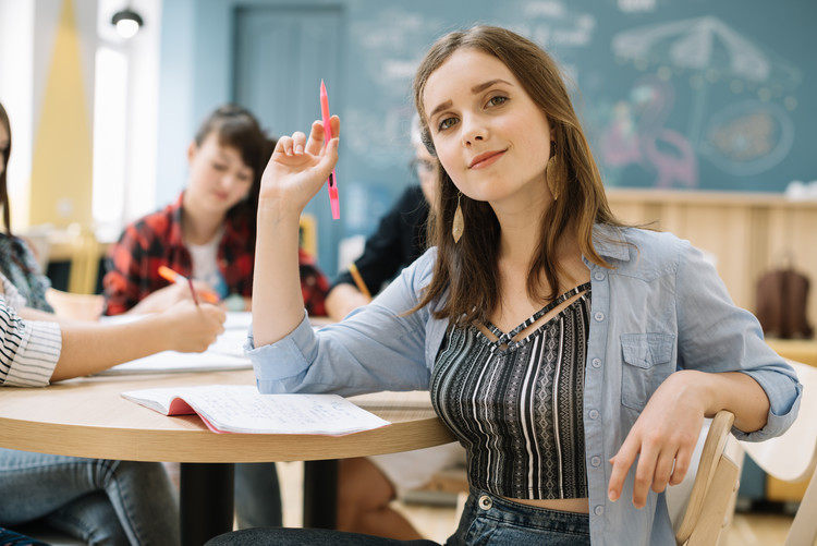 湖南工商大学(HNUCM)2025报考指南：近三年各省录取分数线及趋势分析