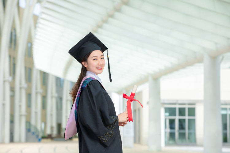 哈尔滨理工大学四川录取数据全景：2022-2024文理科分数线与位次趋势分析