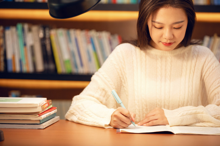 天津外国语大学(Tianjin Foreign Studies University)2025录取预测：近三年各省分数线趋势与报考指南