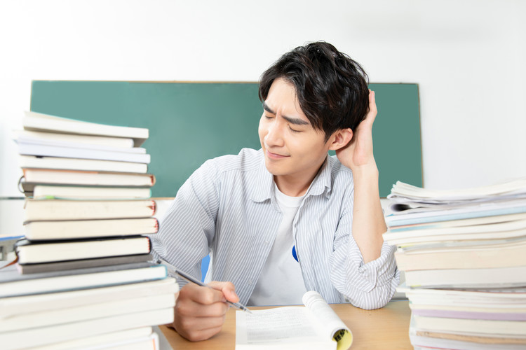 厦门大学嘉庚学院(Xiamen University Tan Kah Kee College)2025报考指南：近三年各省录取分数线趋势分析