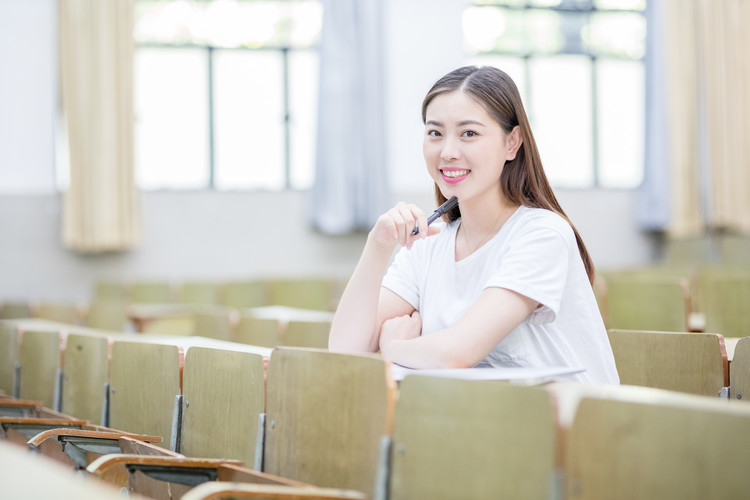 广东外语外贸大学南国商学院(GDUFS南国商学院)近三年录取数据全景：2022-2024分数线趋势与报考建议（2025届考生指南）