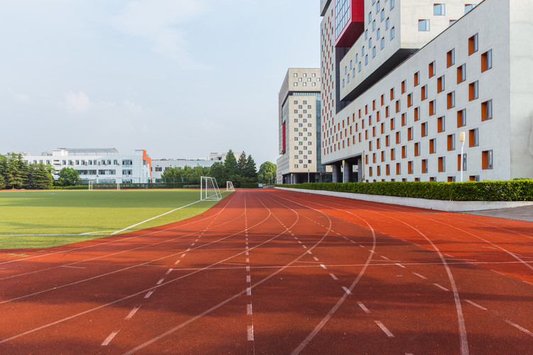 江南大学(Jiangnan University)2025报考指南：近三年各省录取分数线趋势分析