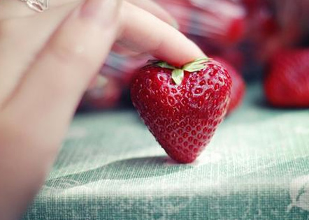 五年级优秀作文他怎么了450字