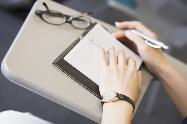 持俄罗斯旅游签证出入境须知